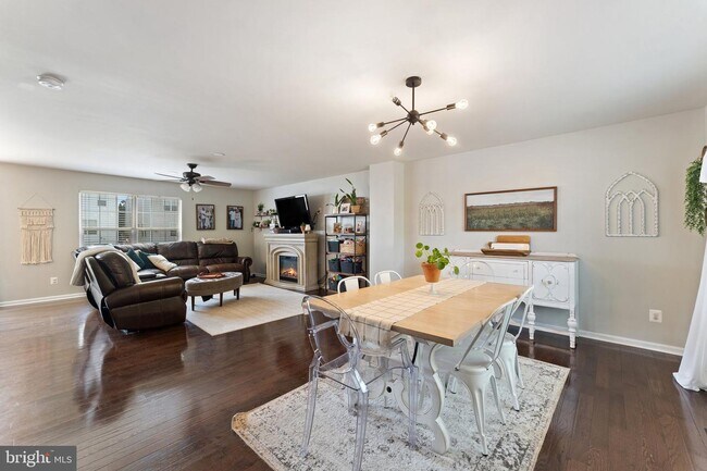 Building Photo - 1821 Meadow Lark Dr