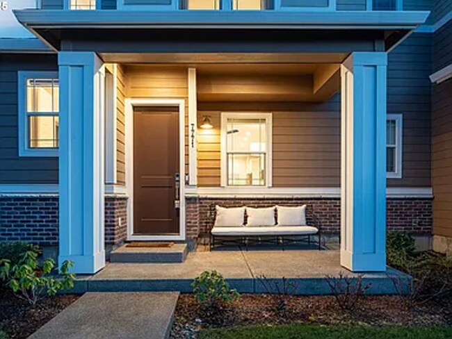 Building Photo - Luxury Living in Reed’s Crossing – Designe...