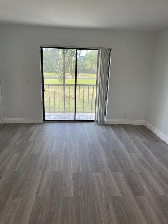 Foto del edificio - 7101 Golf Colony Ct