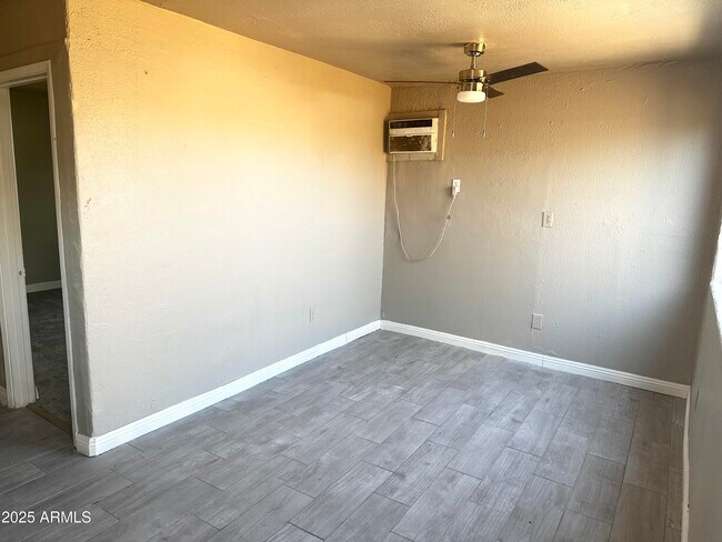 Foto del edificio - 2135 W Hadley St