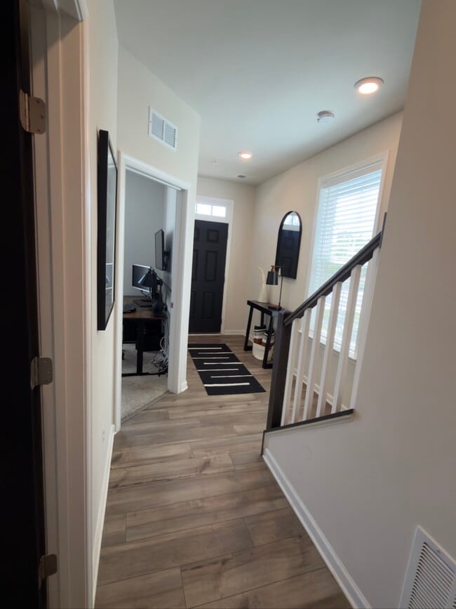 Building Photo - 2770 Lanham Hill Cir
