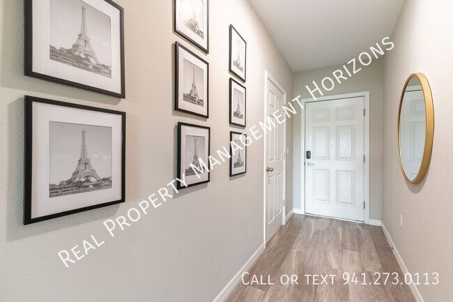 Building Photo - 13009 Oak Hill Way