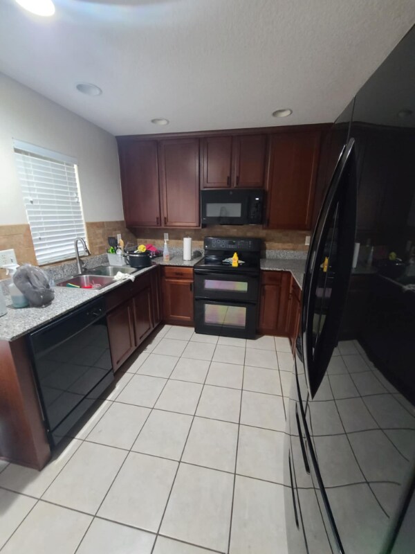 Foto del edificio - 5440 River Rock Rd