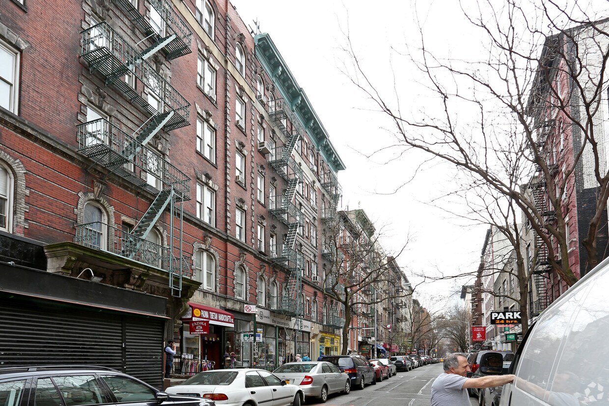 Foto del edificio - 230 Thompson St