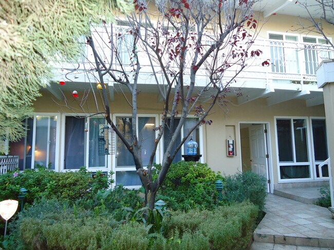 Bldg Photo - 239 S Church Ln