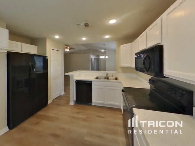 Building Photo - 6534 Covewood Dr