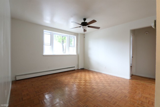 Foto del edificio - 3 br, 1 bath Apartment - 2301 W 25th St # 1R