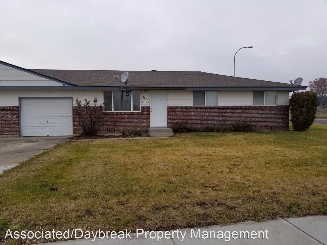 Primary Photo - 302 Canyon Rd