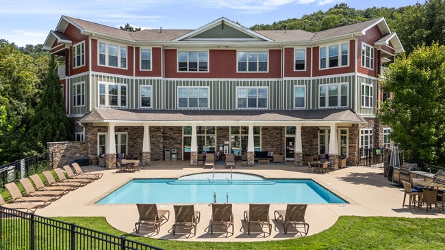 Building Photo - Retreat At Hunt Hill