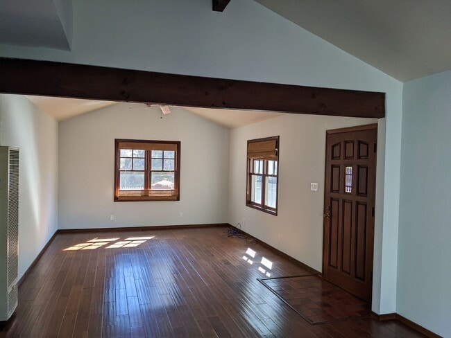 Building Photo - Stunning 1-bed, 1-bath Detached Cottage in...