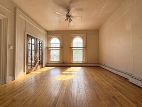 Building Photo - 215 N Pinckney St