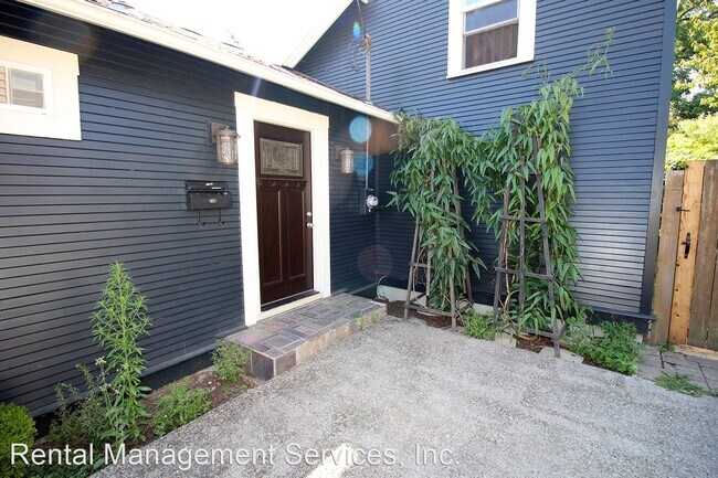 Building Photo - 3 br, 2 bath House - 320 SW Carson St