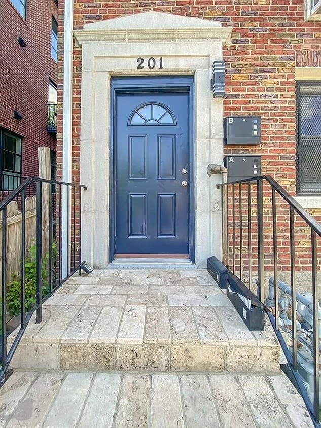 Primary Photo - 201 V St NW