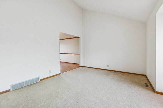 Foto del edificio - Spacious Northwest Omaha 3-Bedroom!!