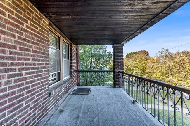 Foto del edificio - 1512 W 116th St
