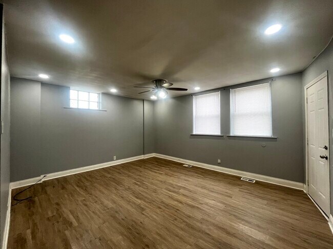 Foto del edificio - 1646 W Cermak Rd