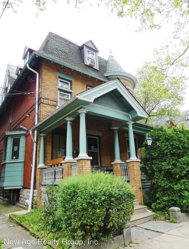 Building Photo - 915 S 49th St