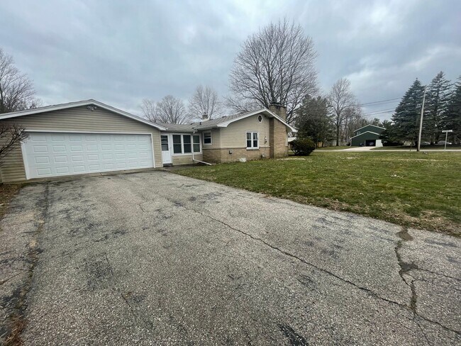 Building Photo - Two bedroom, one bathroom home in Parchment