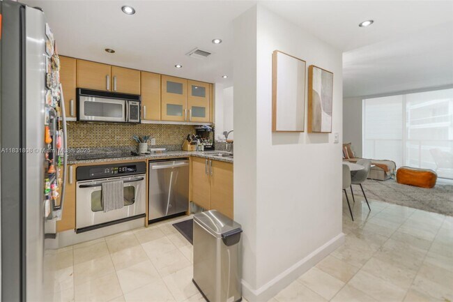 Building Photo - 2101 Brickell Ave