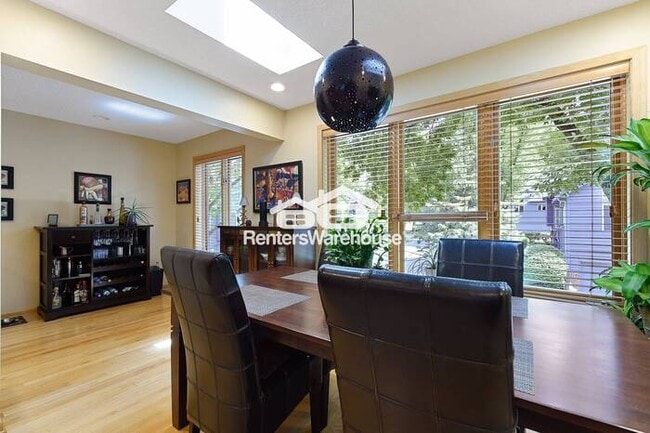 Building Photo - Available now! - Beautiful Minnetonka Townhome with office-loft, tucked into wooded lot