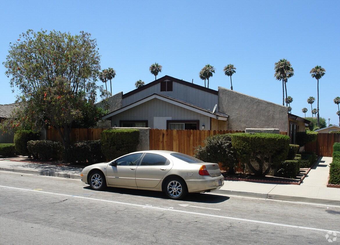Primary Photo - 2155-2157 N Ventura Rd