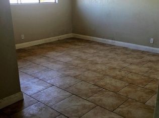 Building Photo - 3beds 2bath home with great lay out