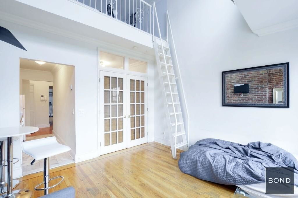 Foto principal - 692 10th Ave