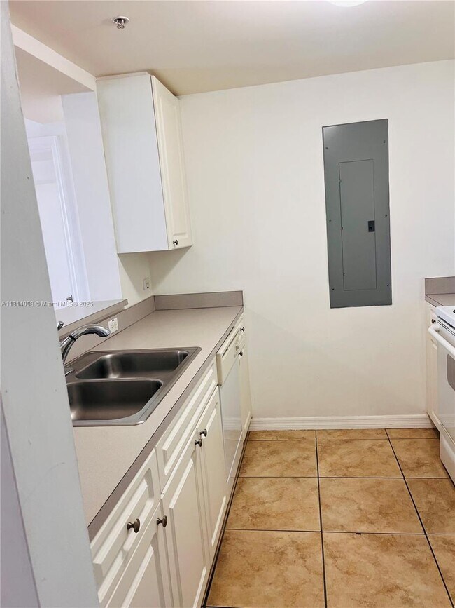 Foto del edificio - 900 SW 8th St