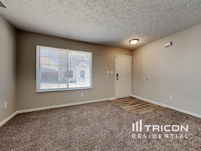 Foto del edificio - 644 Scotch Pine Dr