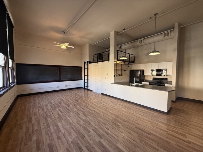 Building Photo - 301 Central Ave NE