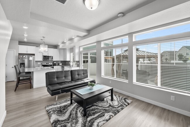 Building Photo - 41 E Brushy Canyon St
