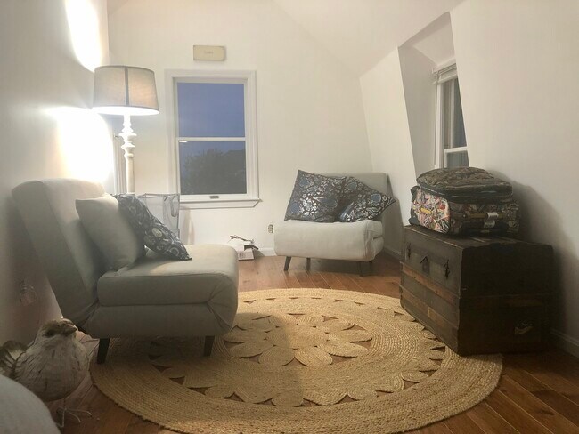 Building Photo - 10 Thomas St