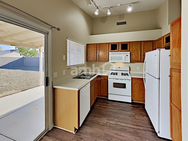 Foto del edificio - 16185 W Washington St