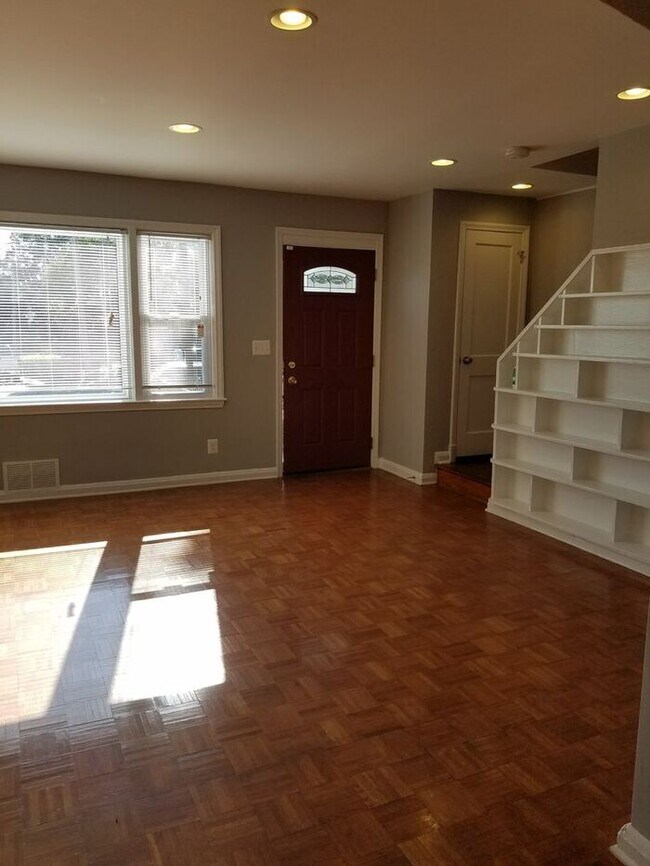 Building Photo - 3 Bedroom 2 Bathrooms in 21239