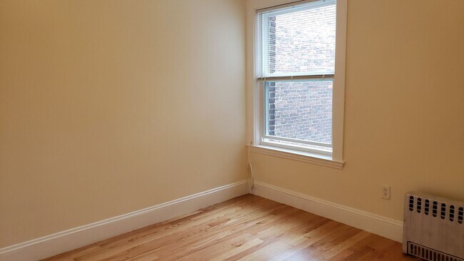 Building Photo - Allston 5 Bed Available now - No Broker Fee
