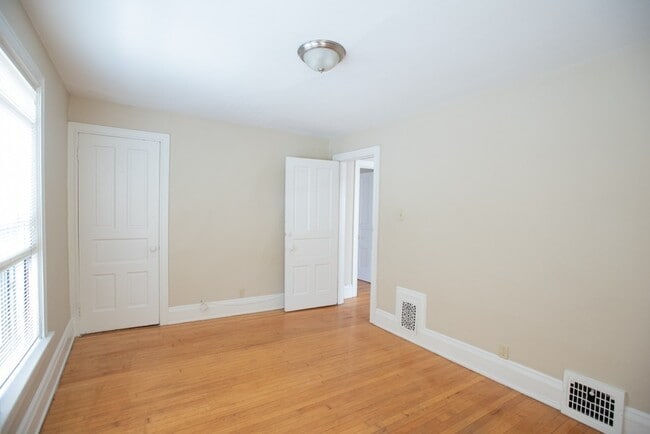 Building Photo - 2724/2726 N Murray Ave