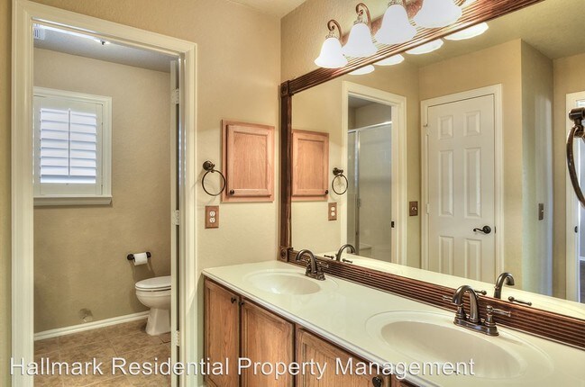 Building Photo - 2 br, 2.5 bath House - 2525 Grayson Way