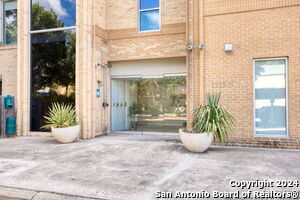 Building Photo - 1115 S Alamo St