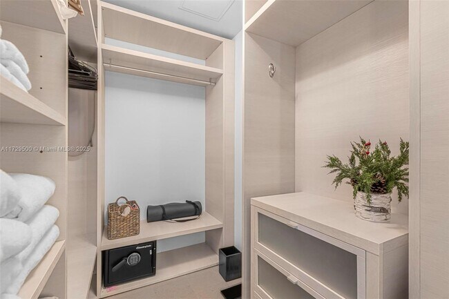 Foto del edificio - 88 SW 7th St