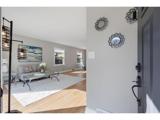 Foto del edificio - 2910 Vernon Ave S