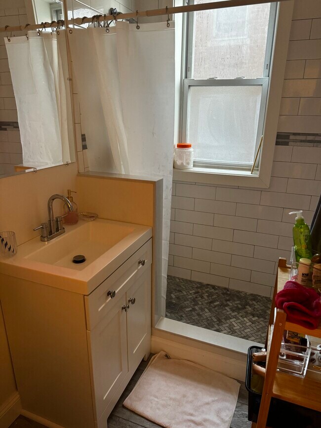 Foto del edificio - 210 Bay State Rd