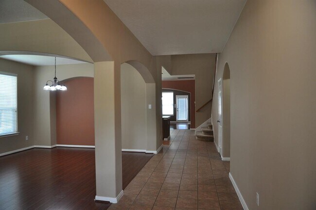 Foto del edificio - 2222 Drake Falls Dr