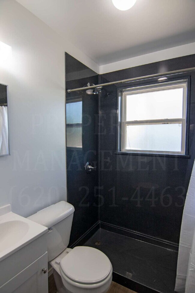 Foto del edificio - 403 W 9th St