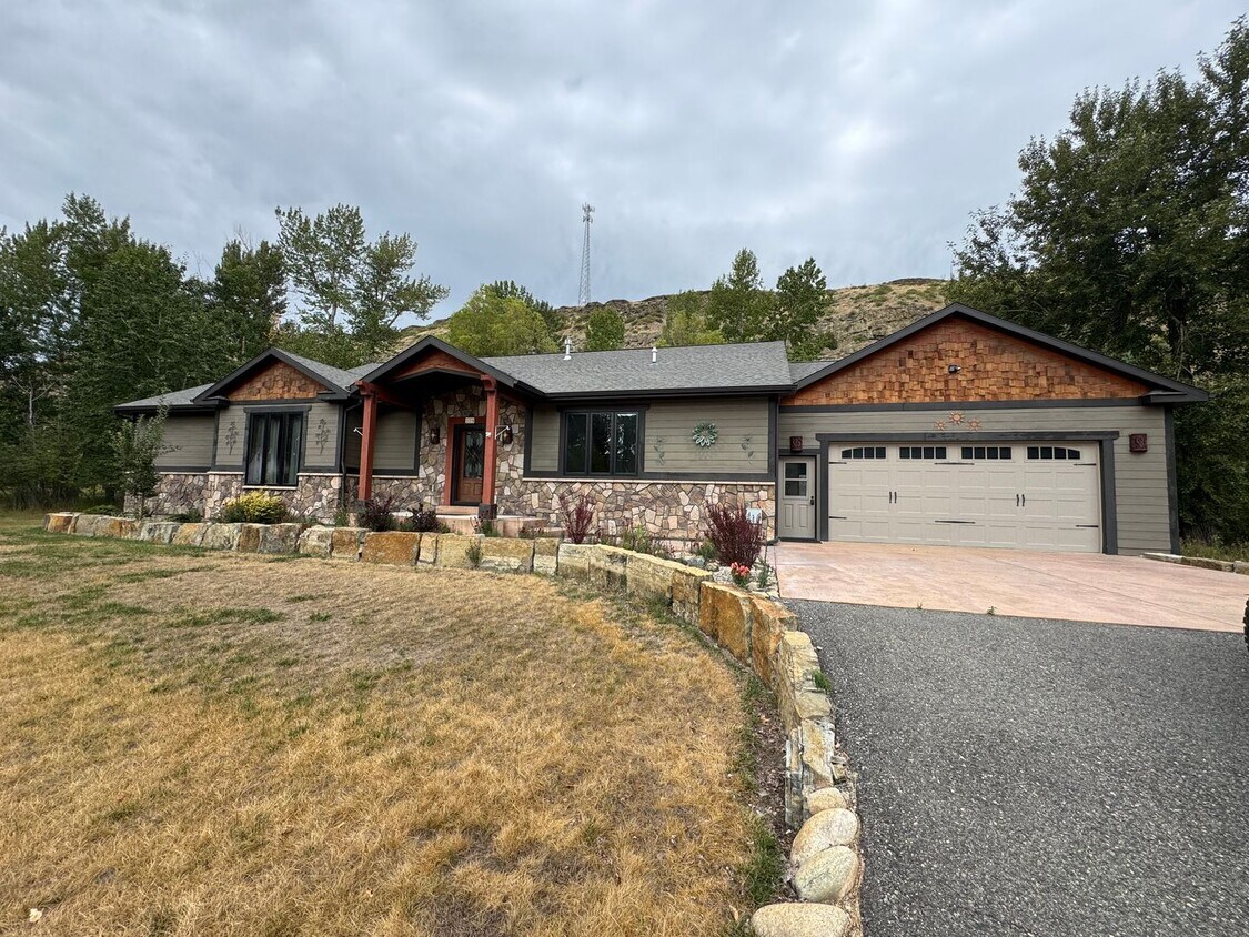 Primary Photo - Rosebud River Retreat – Your Big Sky Escap...
