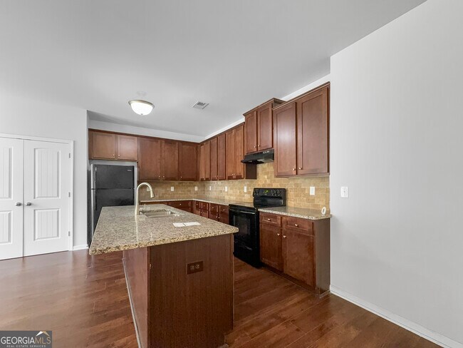 Foto del edificio - 140 Daisy Cir