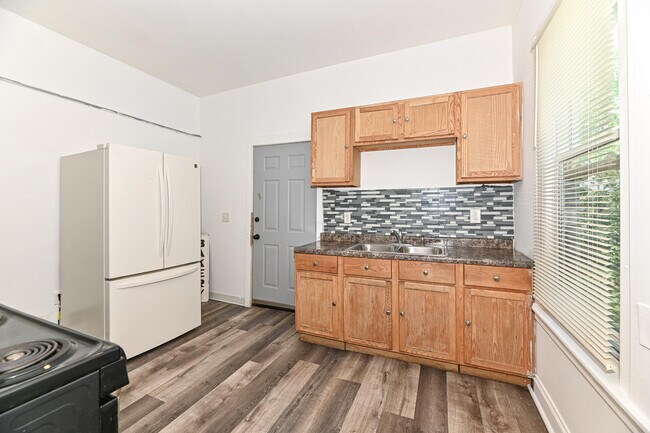 Foto del edificio - 3240 W Juneau Ave