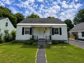 Building Photo - 508 River Rd