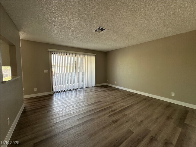 Building Photo - 4571 Carriage Park Dr