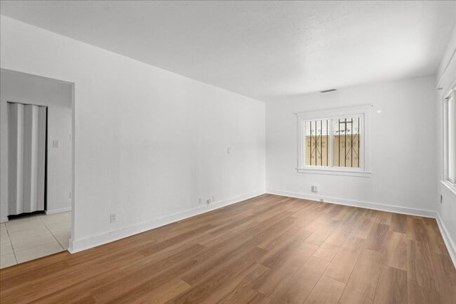 Building Photo - Stylish and Updated North Inglewood House ...