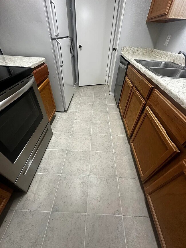 Foto del edificio - 9797 Leawood Blvd